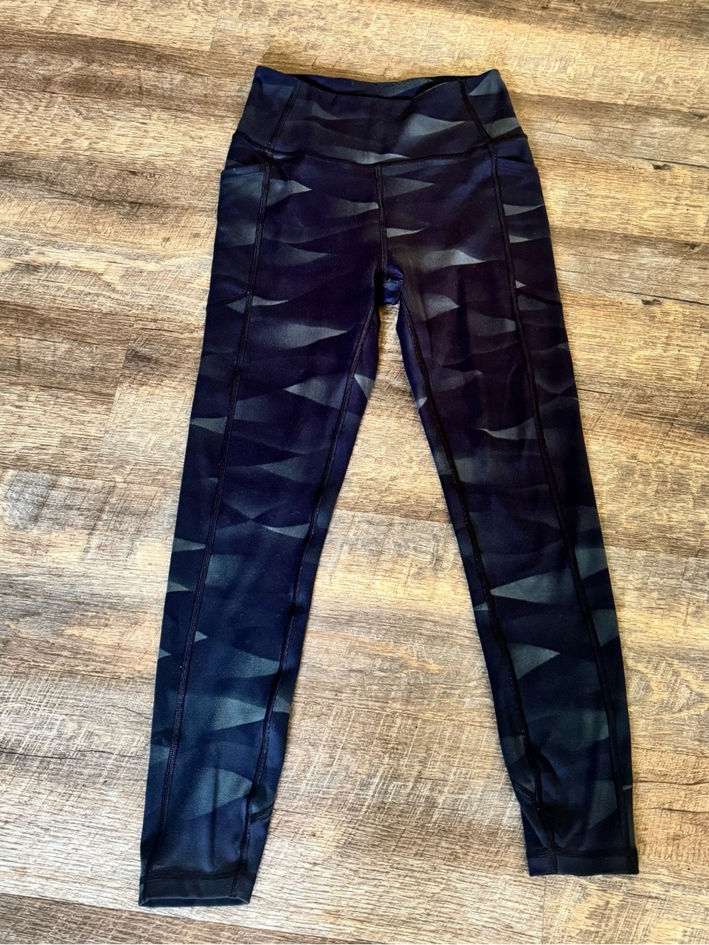 Victoria's Secret Geometric pocket Leggings